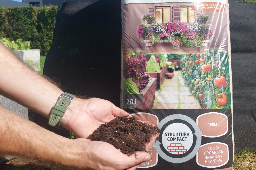 HomeOgarden supstrat Substratica compact mix savršeno je rješenje za vaš vrt.