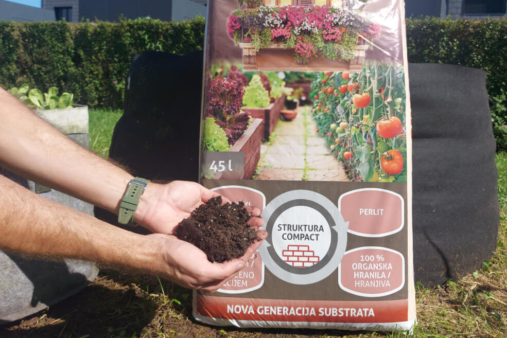 HomeOgarden supstrat Substratica compact mix savršeno je rješenje za vaš vrt.